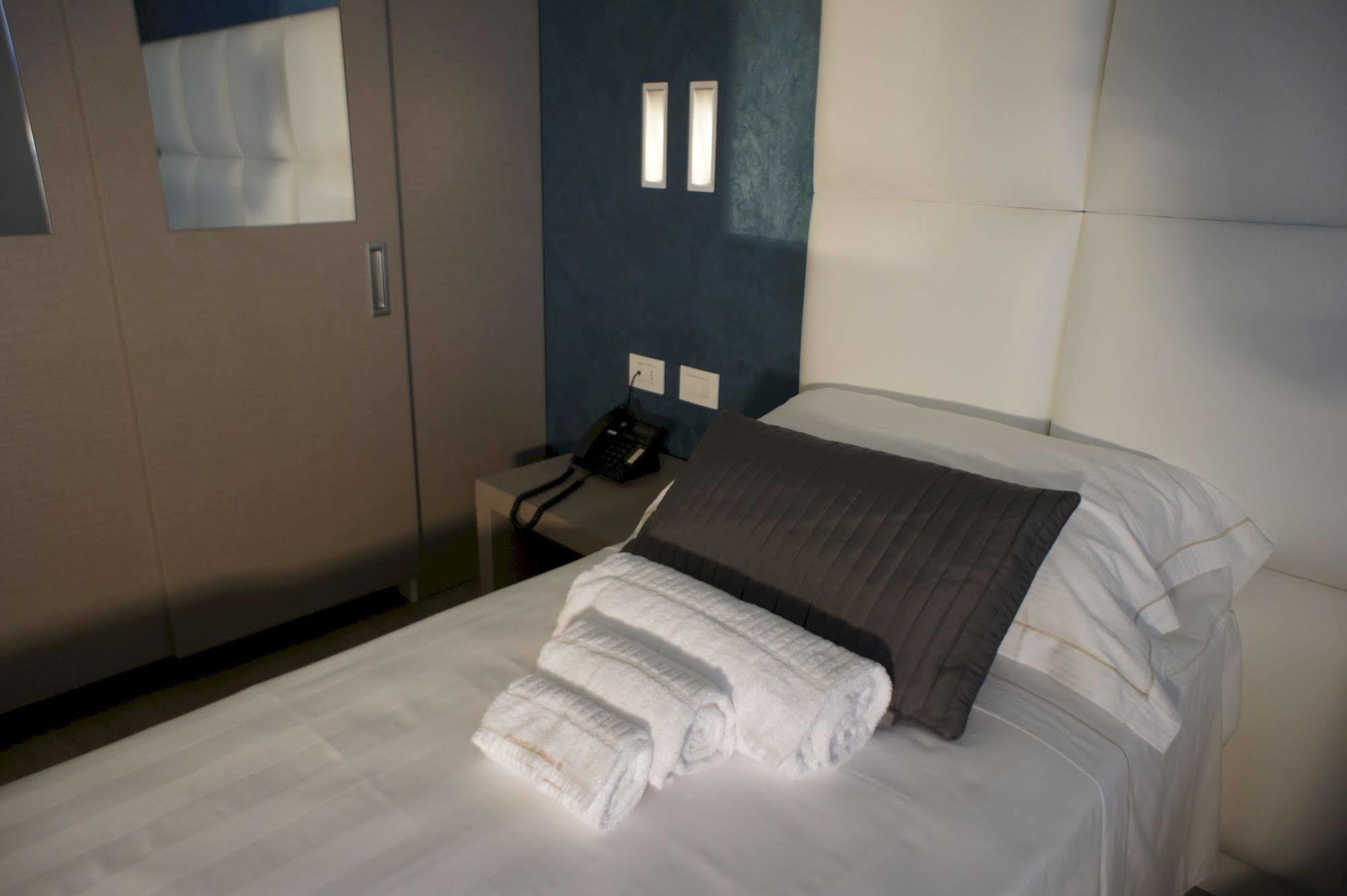 Hotel Al Veliero Pontevico Екстериор снимка